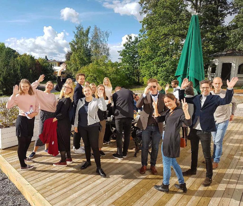 Ants fikar ute i solen