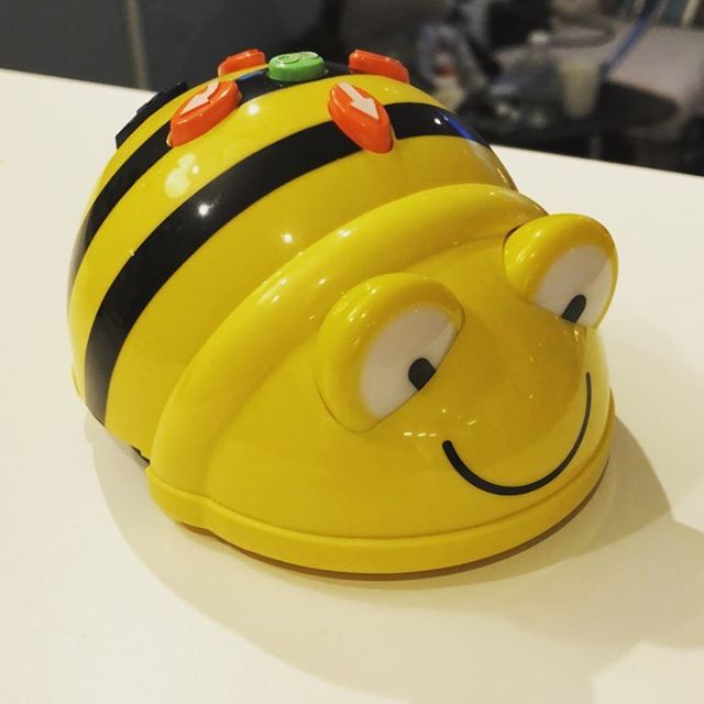 Beebot är ett bi som lär barn programmering